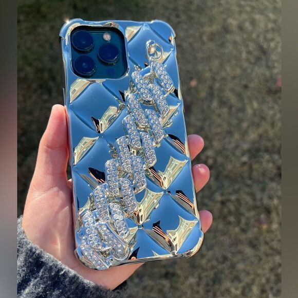 Luxurious Silver Chain Design iPhone 16 pro Case - Picture 4 of 5